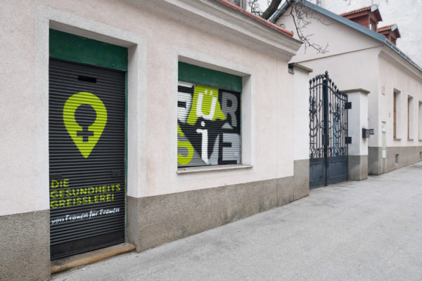 Straßenansicht von der Gesundheitsgreisslerei